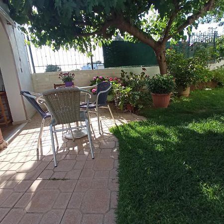 Apartament Flat With Garden Near Sea, Port And Airport Artemida  Zewnętrze zdjęcie